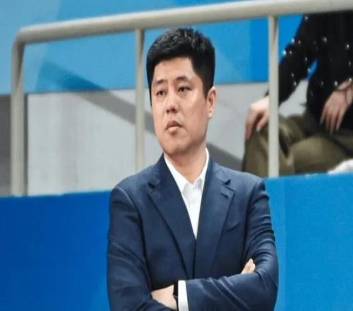 山西引眾人失望！防守漏三分，籃板被虐，張寧帶傷副作用攻守全崩