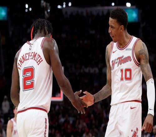 火箭季后賽13人陣容，坐擁7位前鋒！萬金油球員扎堆，鋒線太豪華