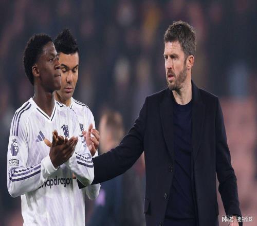 利茲聯(lián)客勝曼聯(lián)跳出保級區(qū)，創(chuàng)45年歷史！曼聯(lián)10人落敗，歐冠懸了