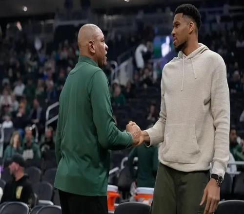 字母哥：我渴望比賽&從未拒絕參加訓(xùn)練，續(xù)約要聽妻子的意見