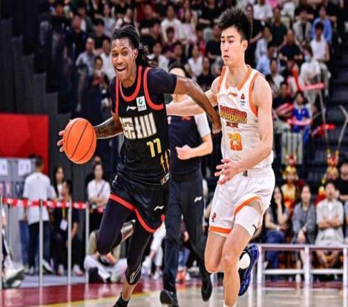 22投狂砍45分15板14助！一人撐起全隊進攻，這才是CBA最頂級外援