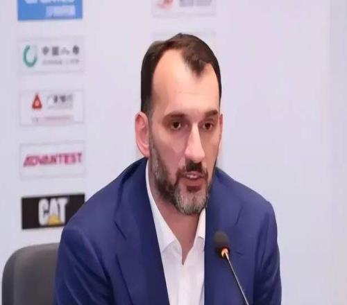 5大優(yōu)勢碾壓杜鋒！廣東新帥浮出水面，比杜鋒厲害，趕緊扶正他吧