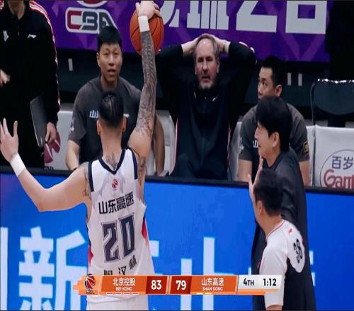 4連敗瀕臨崩潰！CBA勁旅打成魚腩，關鍵1戰：邱彪連犯3次致命失誤