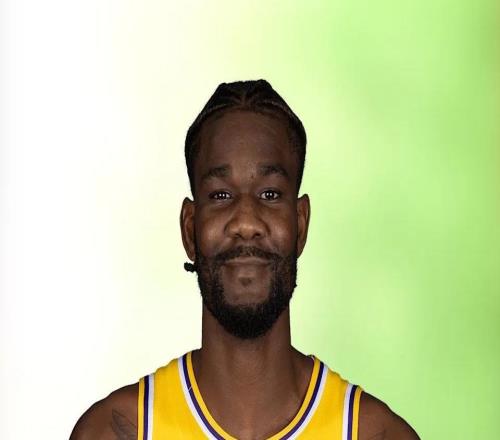 艾頓自稱"雙向超級巨星"：自信還是自嘲