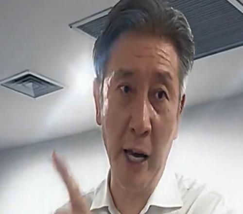 勝新疆更衣室！鄭永剛提凝聚力，贊4將貢獻，全隊歡呼周鵬里程碑