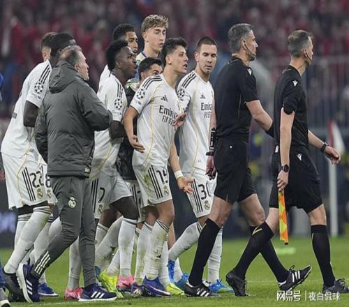 不敵拜仁后皇馬徹底失控！圍攻裁判+多人沖突，通道多人激烈對峙