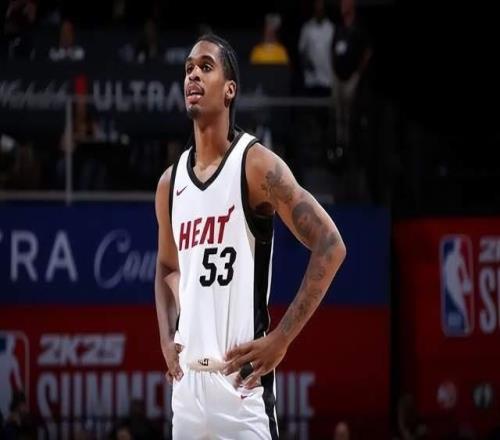 想奪冠黑馬豪取14連勝，刷新紀錄，又補強新援：24歲，攻防一體