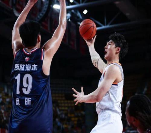 接連打爆周琦徐昕，3戰狂轟64分43板，球迷請愿：重新召回國家隊