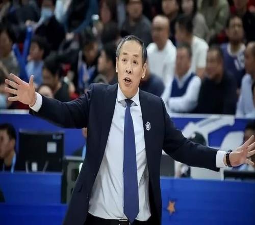 央視不直播！北京男籃客戰山東，李楠解禁復出首秀，許利民拒輸球