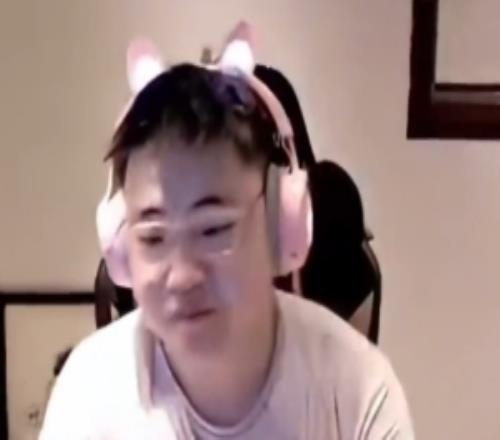 Uzi宣布本月停播：最近家里有點事處理下忙完這陣下個月好好開播