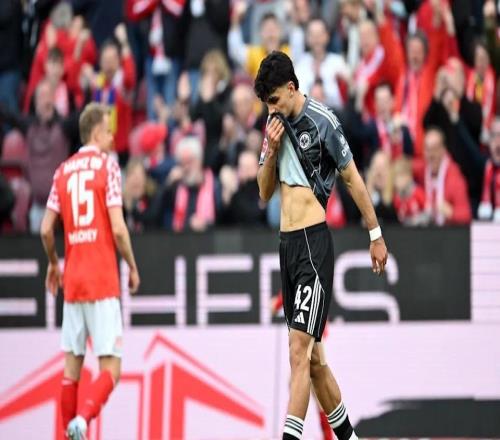 20歲前鋒遭三聯賽哄搶，德甲新星為何坐穿板凳