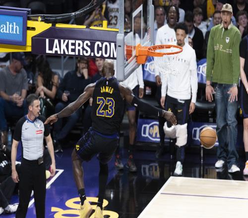 阿里納斯：若老詹重返二十歲仍有輝煌但如今需如十八年般全力以赴_NBA直播