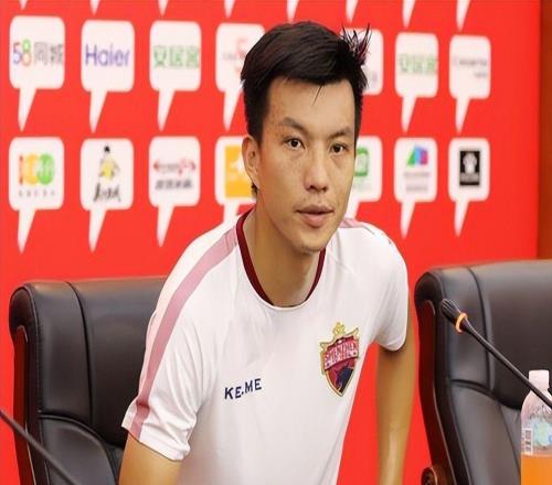 曾是河南足球的驕傲，娶本地美女主持為妻，如今在鄭州已是大老板