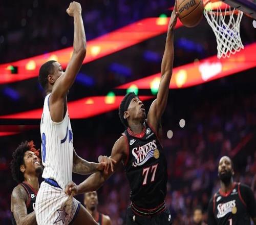 新秀季后賽首秀19分：效率差也能贏