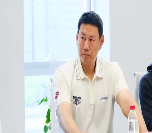前中國男籃主帥李楠解禁，恢復(fù)教練員注冊資格，今晚或重返CBA賽場此前因消極比賽被封三年