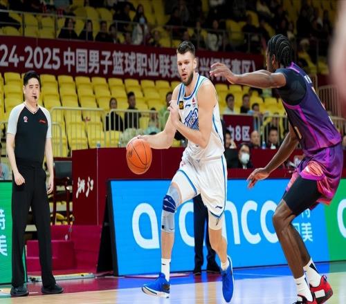 廣東宏遠(yuǎn)好消息！焦泊喬已經(jīng)歸隊，為季后賽做準(zhǔn)備