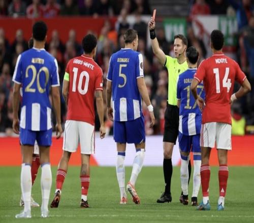 英冠球隊踢歐冠森林險勝晉級歐聯(lián)杯四強(qiáng)但英超卻面臨降級尷尬