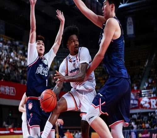 上海隊20連勝顫顫巍巍，大王命中唯一關鍵罰球，盧偉指導正式表態(tài)