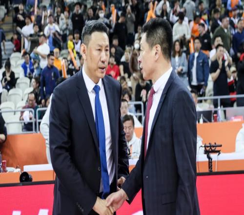 結束3年禁賽！李楠回歸賽場繼續輔佐許利民，隨時等待“篡位”