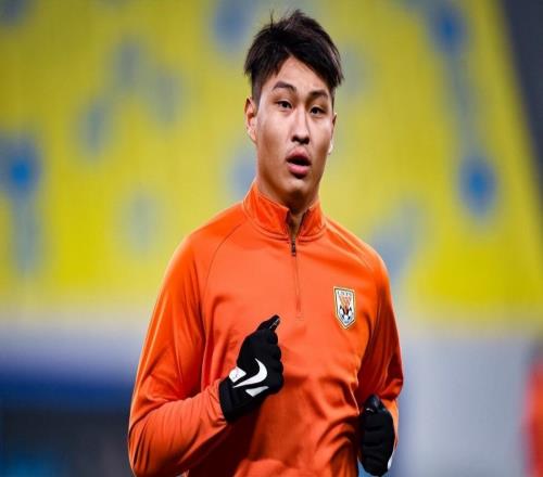 魯能本土中鋒位置迎來久違強援，已亮相賽前新聞發布會，值得期待