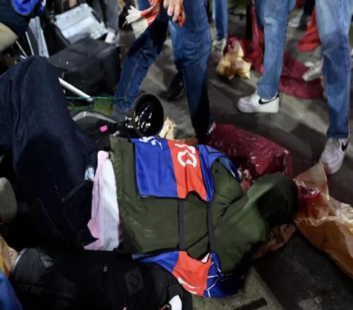 圖片報(bào)：奧利塞進(jìn)球后極端球迷沖上場慶祝，一記者被踩踏昏迷