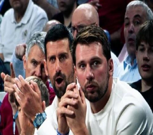 德約和東契奇現場觀戰皇馬男籃歐冠比賽，兩人均獲贈皇馬球衣