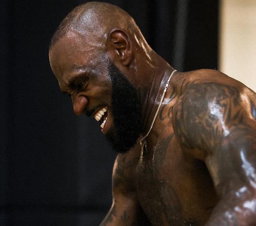 湖人備戰(zhàn)火箭！東契奇一喜一憂，里夫斯有望復(fù)出，老詹生病了