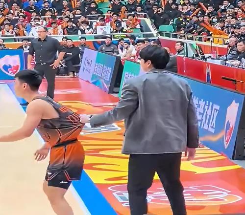 CBA最差教練兩名投手被用廢，從場均19分11分減少到8分2分