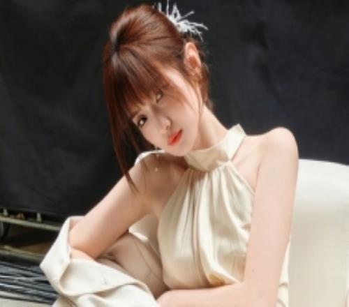 主持人夏安曬照：俺們這種一面無表情看著就兇巴巴的人belike