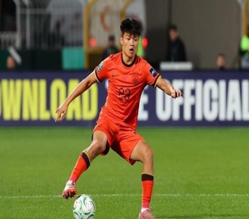 職業(yè)生涯處子球！楊希推射破門，海港雙邊衛(wèi)連線，彭嘯成背景板