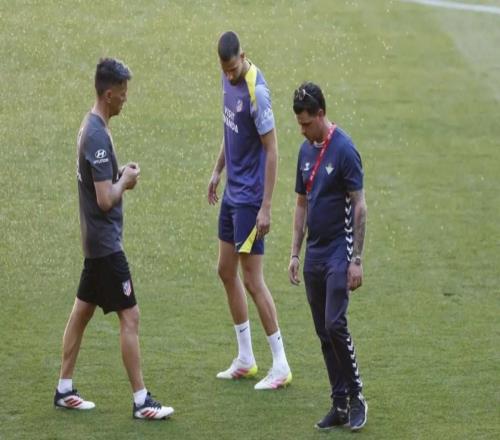 馬卡：漢茨科周五恢復(fù)場地訓(xùn)練，但戰(zhàn)皇家社會他最多進替補席