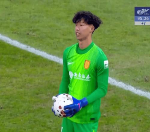 19歲門神9撲救零封！銅梁龍20登中超第二，黑馬掀翻老牌豪強