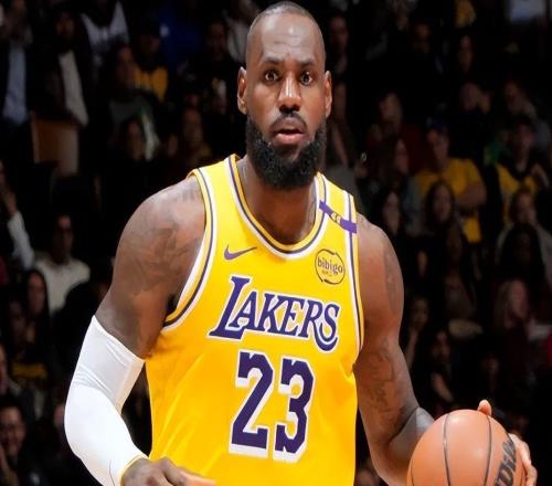 詹姆斯職業生涯到頭了湖人至今都沒續約，或只有2支球隊敢要他