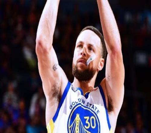 手感全無，庫里16中4&三分10中3取17分4板4助2斷，正負(fù)值13