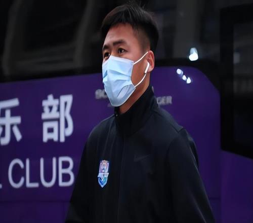 他上賽季還是大連英博核心，如今卻一分鐘都上不了，還無緣大名單