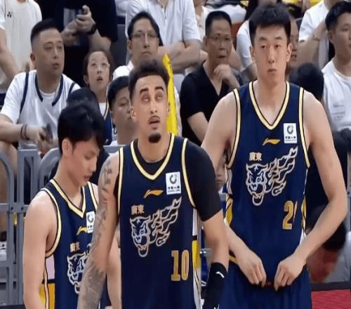 19分領(lǐng)先被翻盤！杜鋒2.5分創(chuàng)賽季新低，廣東王朝裂痕刺痛老球迷
