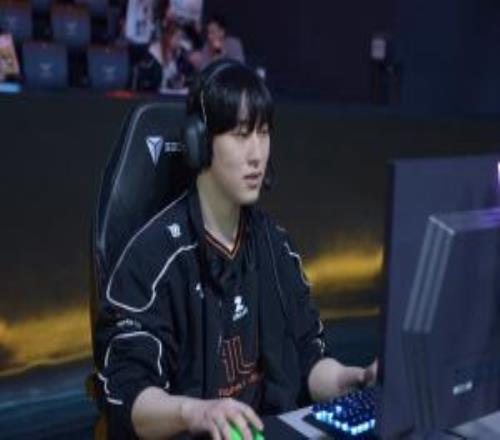 太陌生了HLE擊敗Gen.G戰(zhàn)績來到5勝1負(fù)聯(lián)賽僅不敵T1！