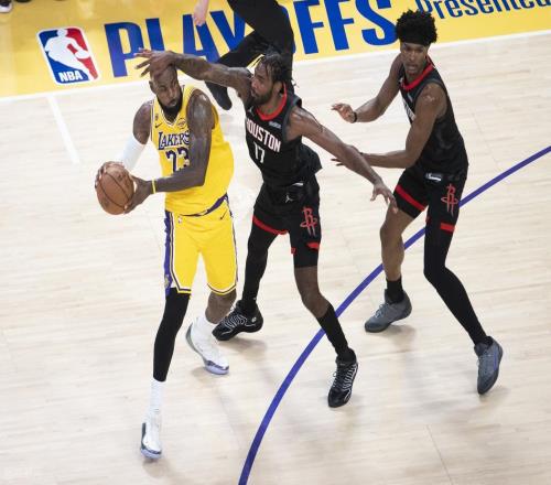 菜雞互啄！火箭更爛！詹姆斯助攻創(chuàng)紀(jì)錄，艾頓爆發(fā)，肯納德成奇兵