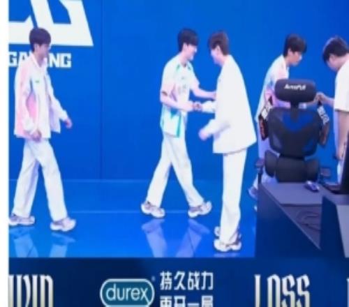 Viper：這周日程不太輕松但我會(huì)努力撐過去的，感謝大家的應(yīng)援