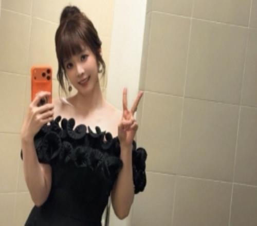 主持人余霜曬照：好久不見！嘻嘻！下次見就是28啦??！