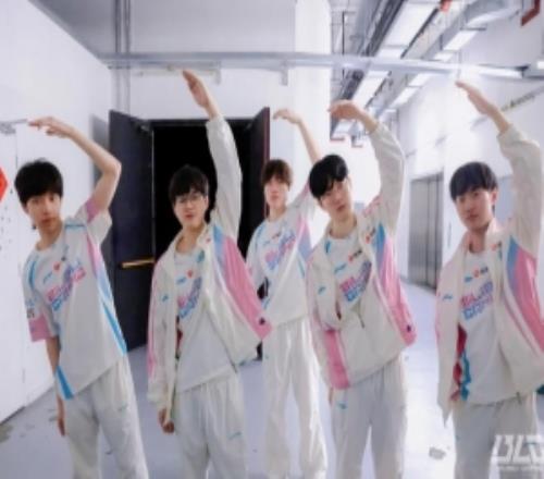 20戰(zhàn)勝AL，BLG發(fā)布選手賽場(chǎng)合照：精益求精