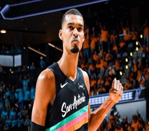 文班亞馬35+5+2封蓋，一戰超鄧肯造2大神跡，馬刺送開拓者11連敗