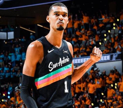 馬刺贏開拓者，文班破2大歷史紀錄！誰是贏球功臣數據不會說謊