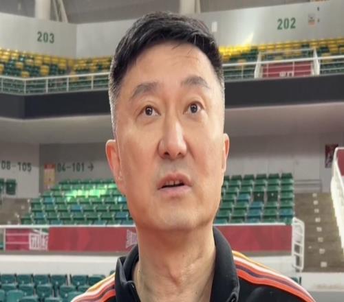 杜鋒：人員本就不齊整徐杰今晚又不舒服，大外援等他到位再說