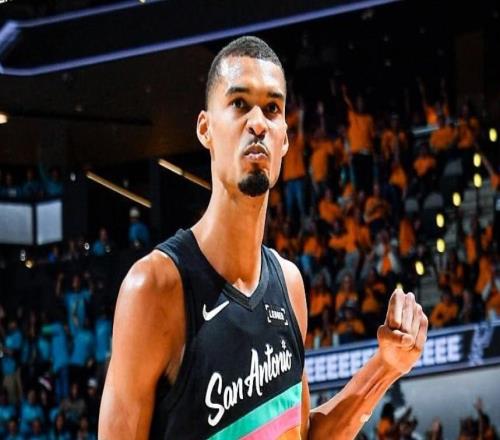 10！馬刺輕取開拓者，文班亞馬35分破紀(jì)錄，楊瀚森登場(chǎng)1分鐘