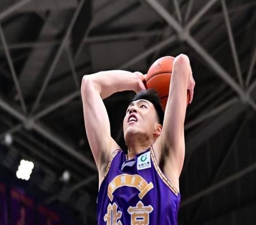 外援首秀爆發(fā)砍30分，青島攻防出現(xiàn)漏洞，末節(jié)遺憾不敵北京隊