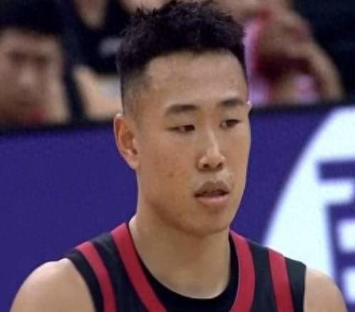 克里斯23分山東戰(zhàn)勝深圳結(jié)束五連敗，賀希寧缺陣邱彪逃過(guò)一劫