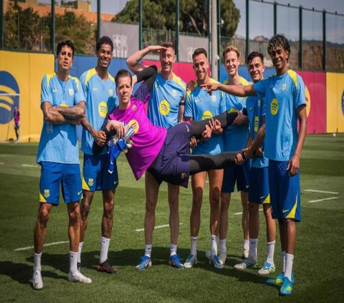 每體：巴薩不急于讓貝爾納爾復出費爾明出于保護缺席合練