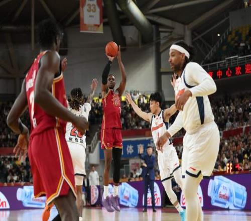 CBA排名大變天！首鋼鎖定前4，廣東再輸卡位戰，上海34分暴擊遼寧