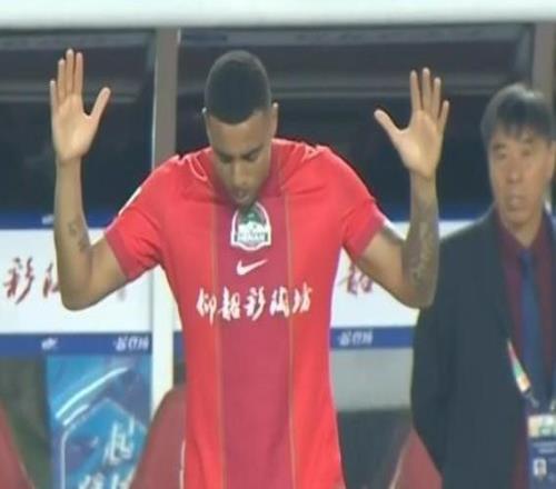 記者：古斯塔沃今天下午現(xiàn)身大連參與訓(xùn)練，明天隨隊(duì)赴青島